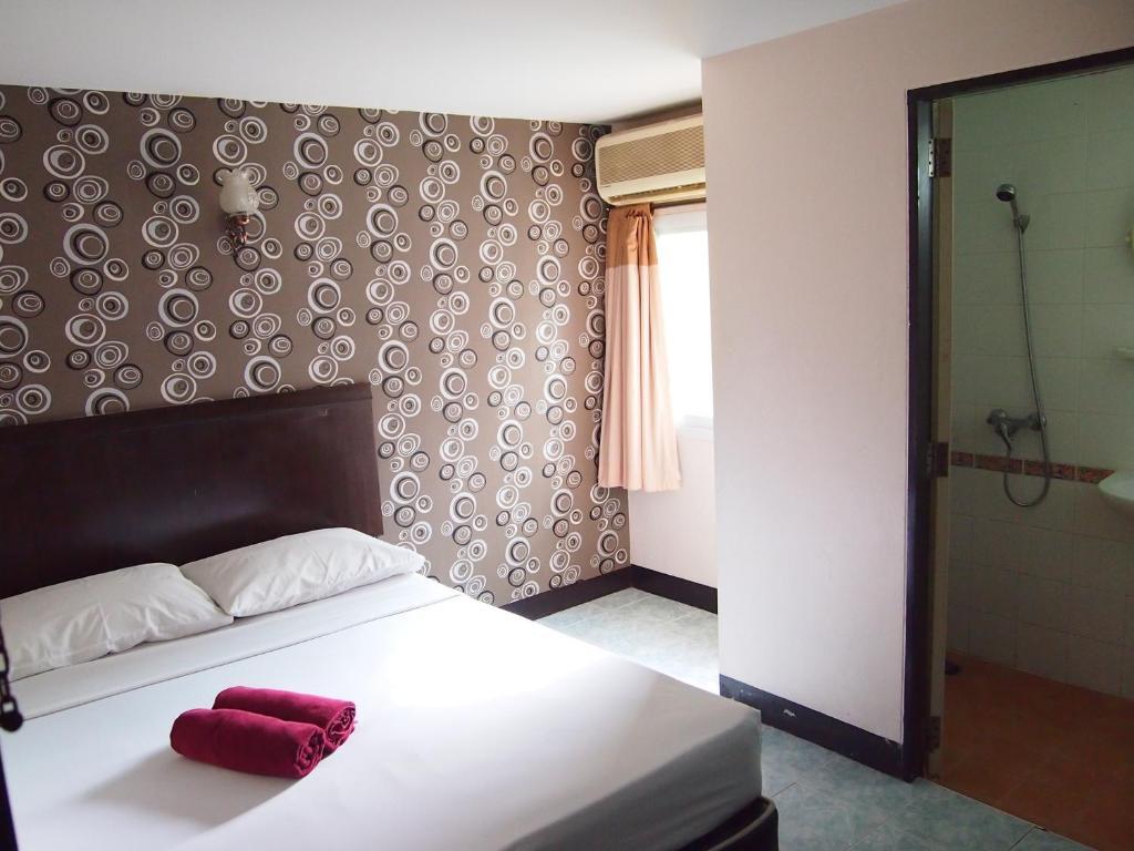 Four Sons Inn Бангкок Номер фото