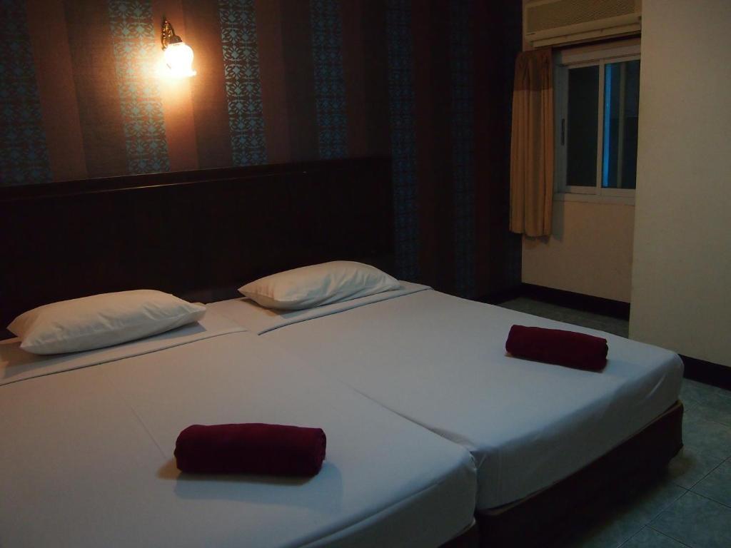 Four Sons Inn Бангкок Номер фото