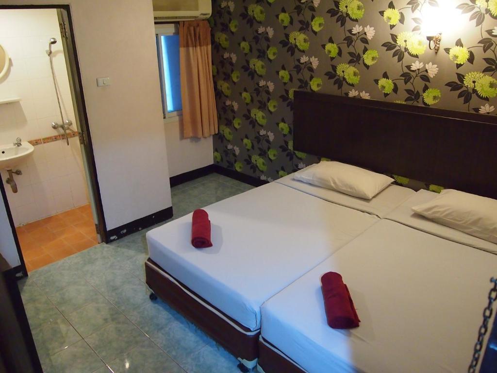 Four Sons Inn Бангкок Номер фото