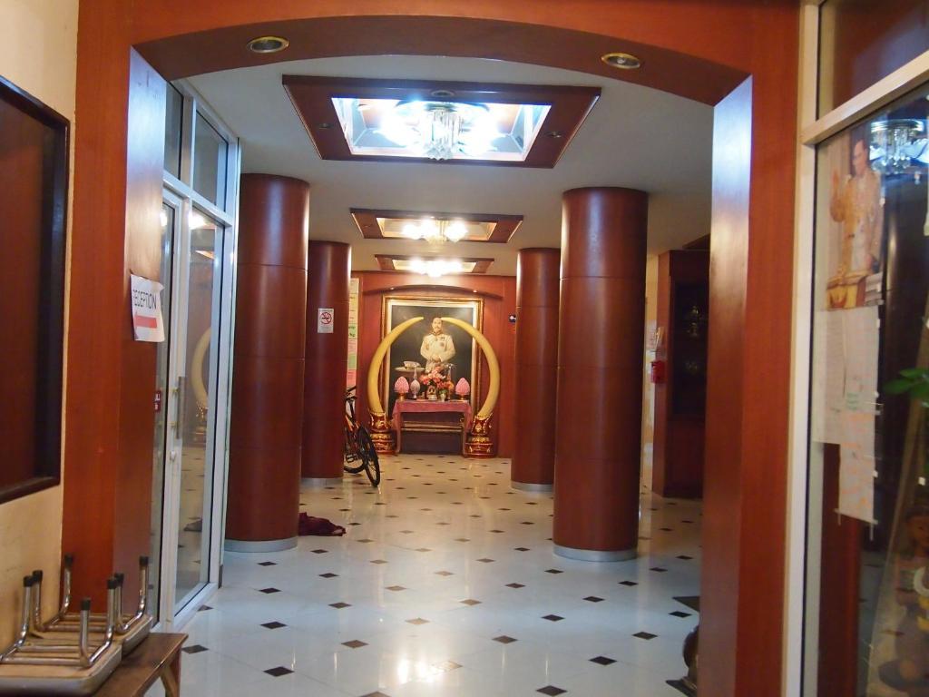 Four Sons Inn Бангкок Экстерьер фото
