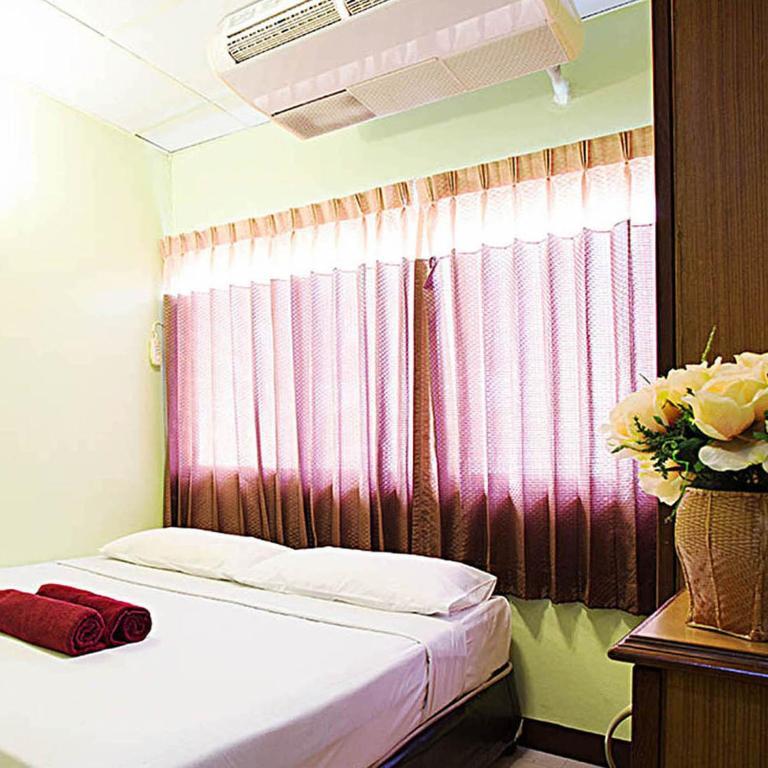 Four Sons Inn Бангкок Экстерьер фото