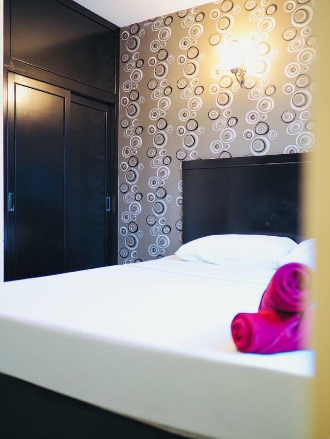 Four Sons Inn Бангкок Экстерьер фото